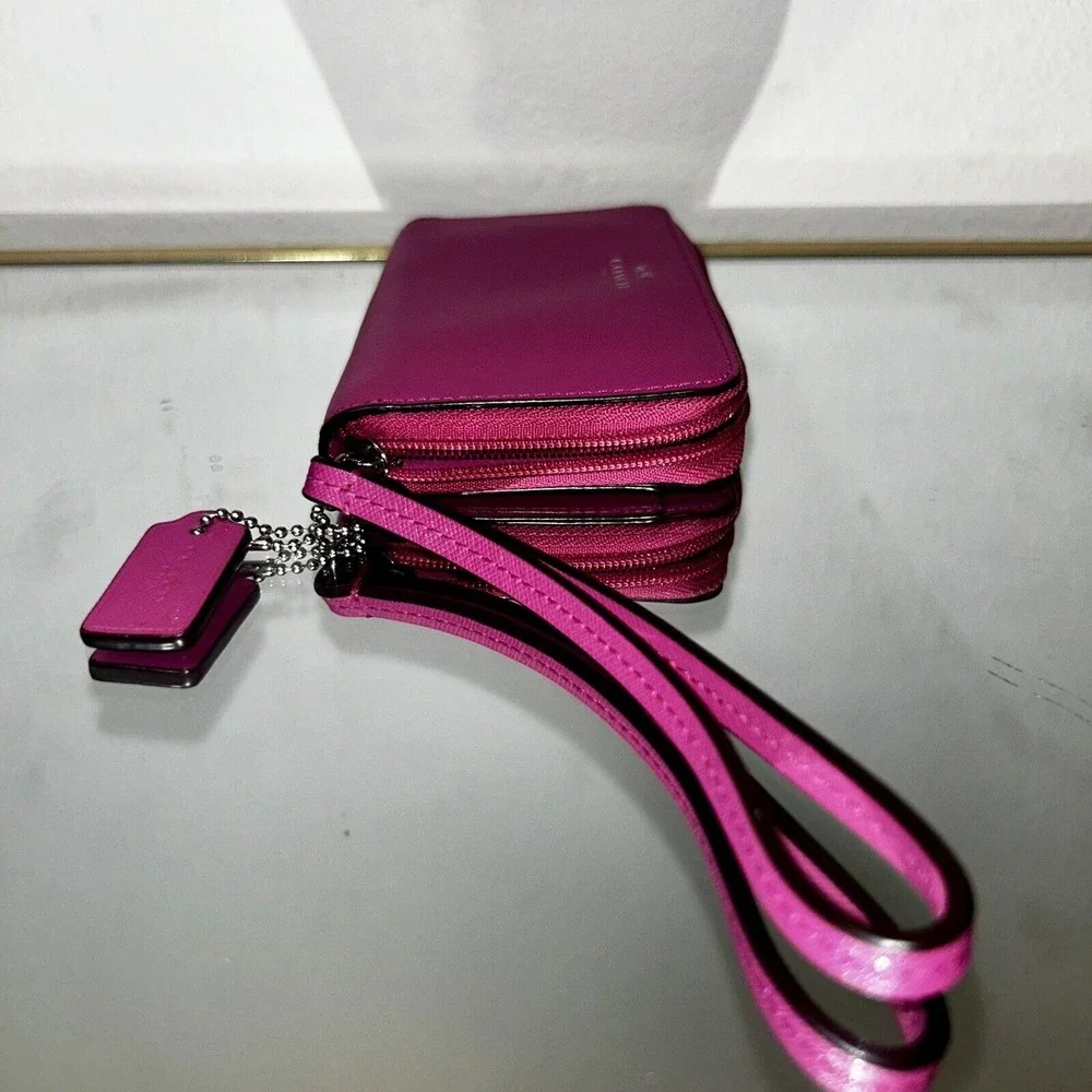 Coach Purple Fuchsia Textured Leather Zip Around‎ Purse Bag Wallet Wristlet